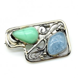 Брошь с аквамарином и хризопразом 33*20мм. Брошь с аквамарином и хризопразом 33*20мм.