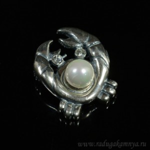 Брошь из майорки " Краб " в мельхиоре, цвет белый 18*22мм.