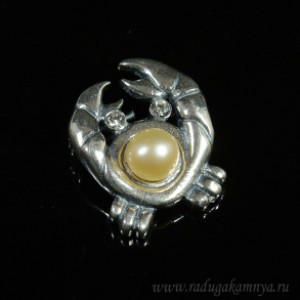 Брошь из майорки " Краб " в мельхиоре, цвет крем 18*22мм.