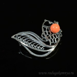 Брошь из майорки " Рыбка " в мельхиоре, цвет оранжевый 35*27мм.
