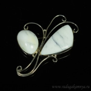 Брошь из кахолонга 70*50мм.