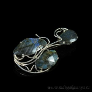 Брошь с лабрадором 68*38мм.