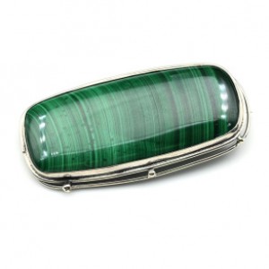 Брошь с малахитом 16*29мм.