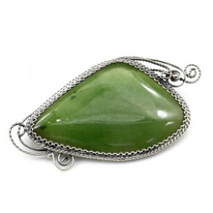 Брошь нефрит 52*27мм.