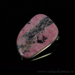 Брошь с родонитом в посеребрении " Грация " 47*33мм.