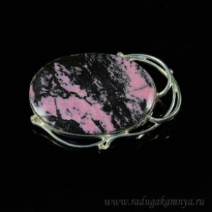 Брошь с родонитом в посеребрении " Овал " 48*33мм. Брошь с родонитом в посеребрении " Овал " 48*33мм.