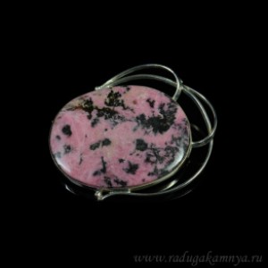 Брошь с родонитом в посеребрении овал 51*42мм.