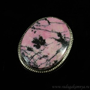 Брошь с родонитом овал 42*33мм.