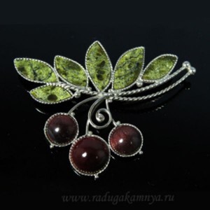 Брошь змеевик, бычий глаз "Калина", 60*45мм. Брошь змеевик, бычий глаз "Калина", 60*45мм.