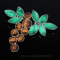 Брошь из малахита и тигрового глаза " Гроздь " 55*52мм.