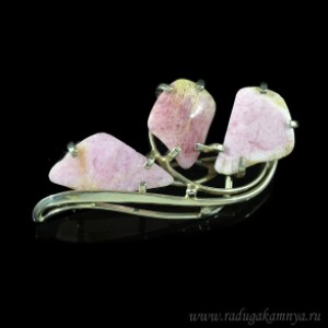 Брошь из турмалина 51*25мм.