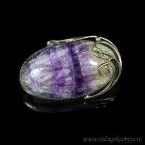 Брошь флюорит " Овал ", 42*26мм. Брошь флюорит " Овал ", 42*26мм.