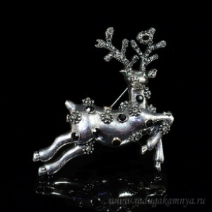 Брошь с цирконами "Серебряное копытце" 55*66мм цвет серебристый