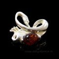 Брошь с янтарём в посеребрении лебедь 22*22мм коньячный