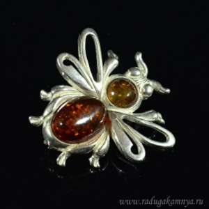 Брошь с янтарём в посеребрении оса 33*32мм коньячный