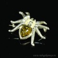Брошь с янтарём в посеребрении паук 30*25мм зеленый