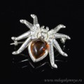 Брошь с янтарём в посеребрении паук 30*25мм коньячный