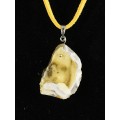 Кулон из жеоды агата, разные формы, цвет желтый (тонировка)