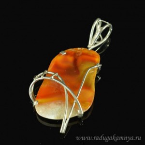 Кулон из агата 28*42мм.