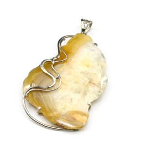 Кулон из агата 45*67мм.