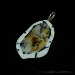 Кулон из агата мохового и кахолонга, 29*47мм.
