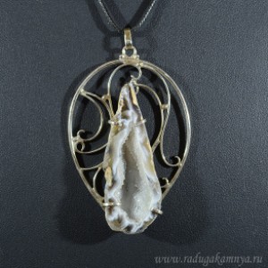 Кулон с жеодами агата бразильского 45*64мм. Кулон с жеодами агата бразильского 45*64мм.