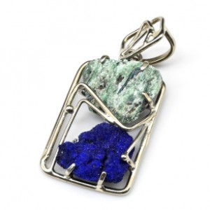 Кулон из азурита и фуксита 22*43мм. Кулон из азурита и фуксита 22*43мм.