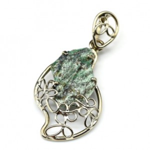 Кулон с фукситом 24*43мм. Кулон с фукситом 24*43мм.