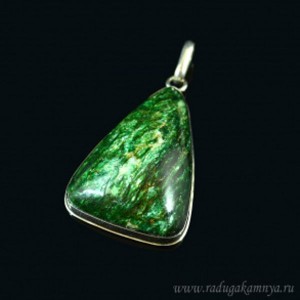 Кулон фуксит " Грация " 26*36мм.