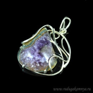 Кулон из аметиста 39*41мм.
