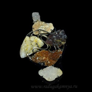 Кулон из самоцветов 60*95мм.