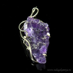 Кулон с аметистом щетка 55*27мм. Кулон с аметистом щетка 55*27мм.