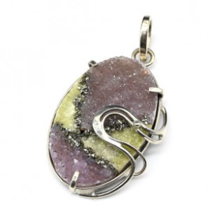 Кулон с везувианом и аметистом 29*45мм.