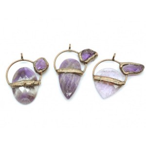 Кулон с аметистом в оправе цвет медь 40*50мм Кулон с аметистом в оправе цвет медь 40*50мм