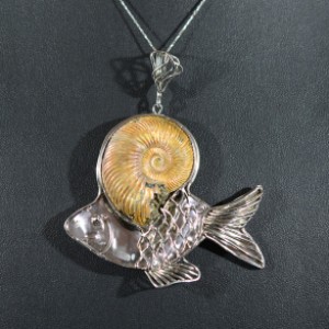 Кулон из аммонита " Рыба " 67*58мм.