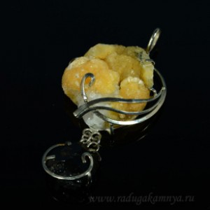 Кулон  из десмина и граната 47*83мм.