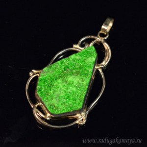 Кулон с уваровитом " Грация " 33*50мм.