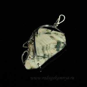 Кулон скарн 37*59мм.