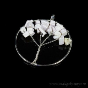 Кулон "Дерево Жизни" с крошкой из жадеита, круг 50мм. Кулон "Дерево Жизни" с крошкой из жадеита, круг 50мм.