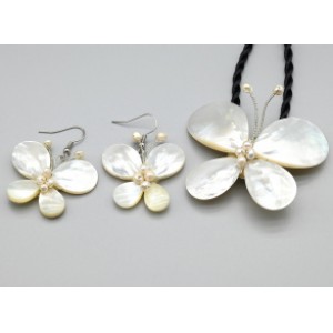 Кулон и серьги бабочка из перламутра 60*50мм, 35*30мм цвет белый, 50см Кулон и серьги бабочка из перламутра 60*50мм, 35*30мм цвет белый, 50см