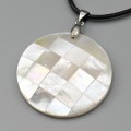 Кулон из белого перламутра мозаика круг 35мм, 44см