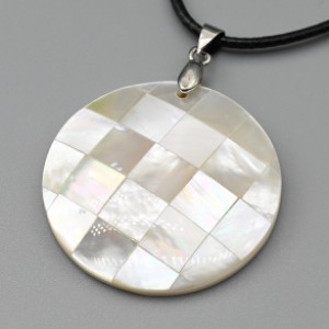 Кулон из белого перламутра мозаика круг 35мм, 44см