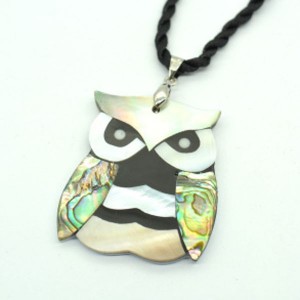 Кулон на шнурке из перламутра Сова 39*42мм, 48см