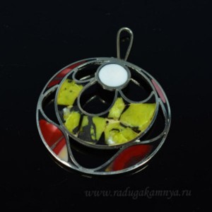 Кулон мозаика "Круг" из яшмы, лизардита и кахолонга, 47мм.