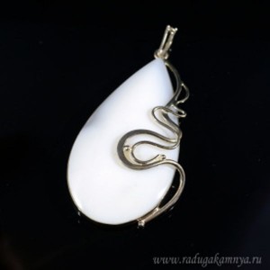 Кулон из кахолонга, 30*54мм.