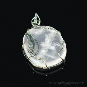 Кулон розовый кварц, 30*35мм. Кулон розовый кварц, 30*35мм.