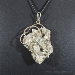Кулон с кварцем 45*62мм.