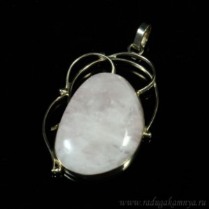 Кулон с розовым кварцем 30*50мм.