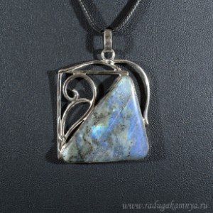 Кулон с лабрадором 36*39мм. Кулон с лабрадором 36*39мм.