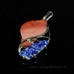 Кулон из яшмы и лазурита, 24*46мм. Кулон из яшмы и лазурита, 24*46мм.